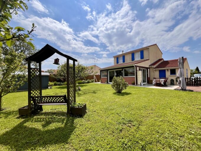 AGENCE IMMO PORNIC MAISON 8 PIÈCES 126M² SUR 590M² BOURG DE SAINT-PÈRE-EN-RETZ