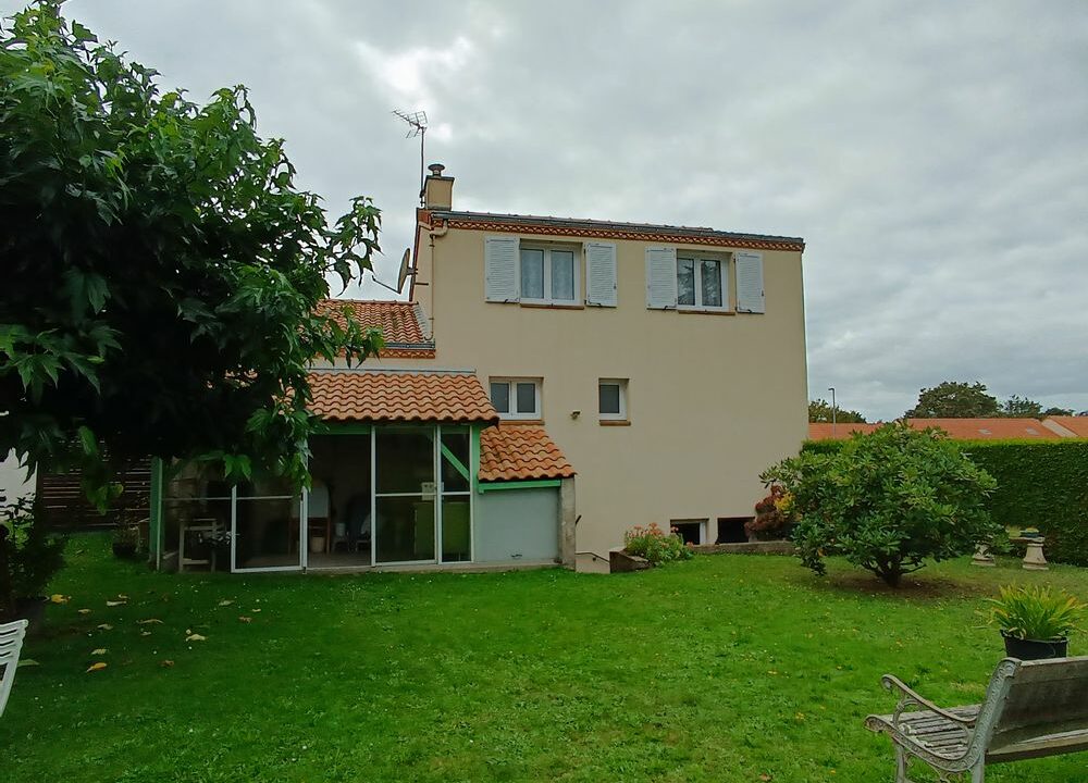 b-immo-6 pièces 117 m² MAISON proche du centre 6 pieces 117m² 4 chambres Saint VIAUD 44320 (8)