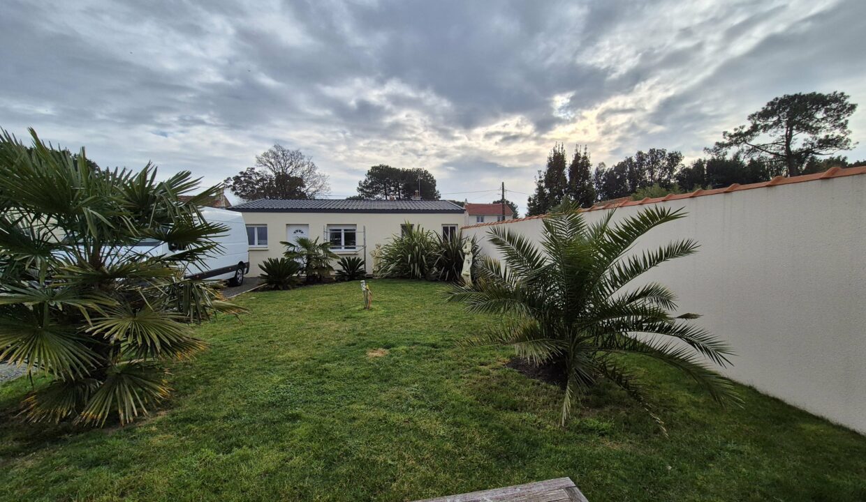 4 pièces 80 m² 569 m² St-Brevin-Les-Pins, maison de plain pied avec grand garage 1