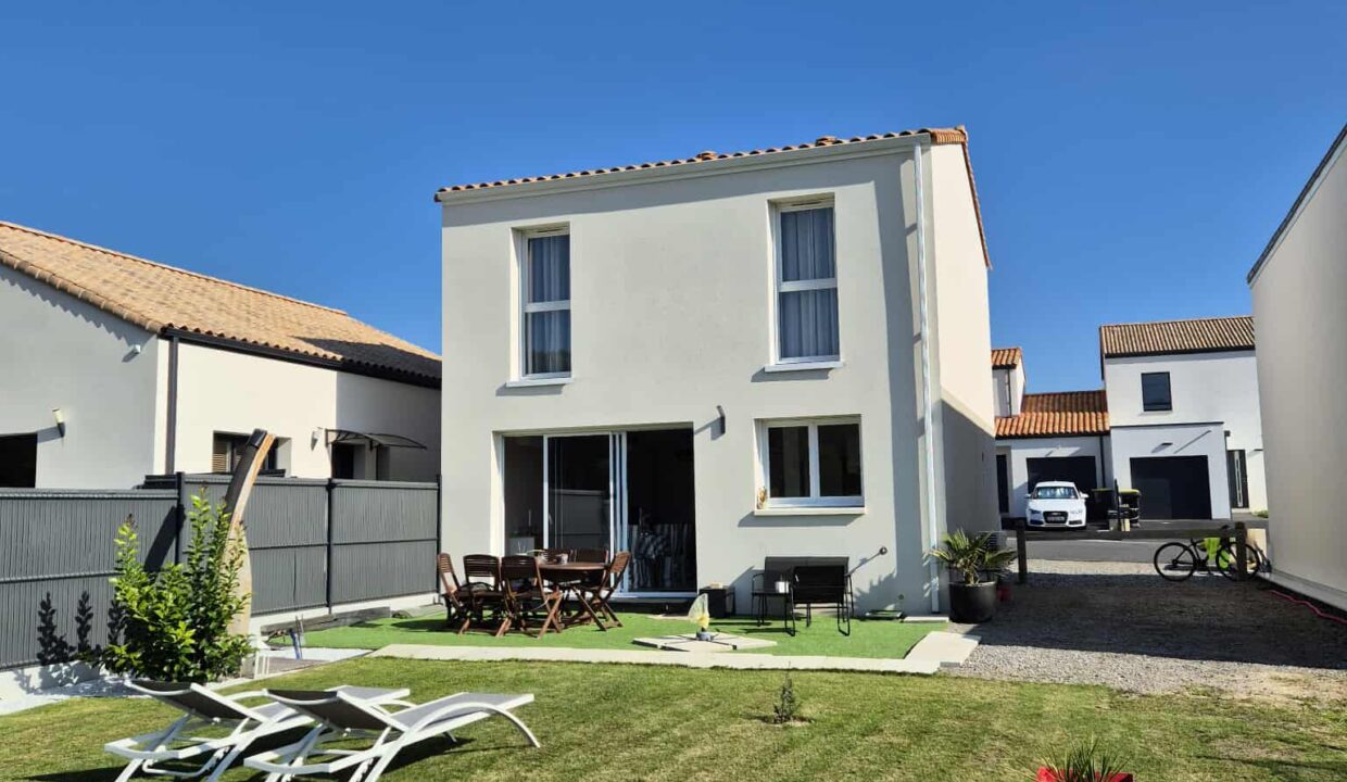 4 pièces 88 m² 355 m² À vendre à Saint-Père-En-Retz (44320) maison neuve de 2023 avec 3 chambres 13