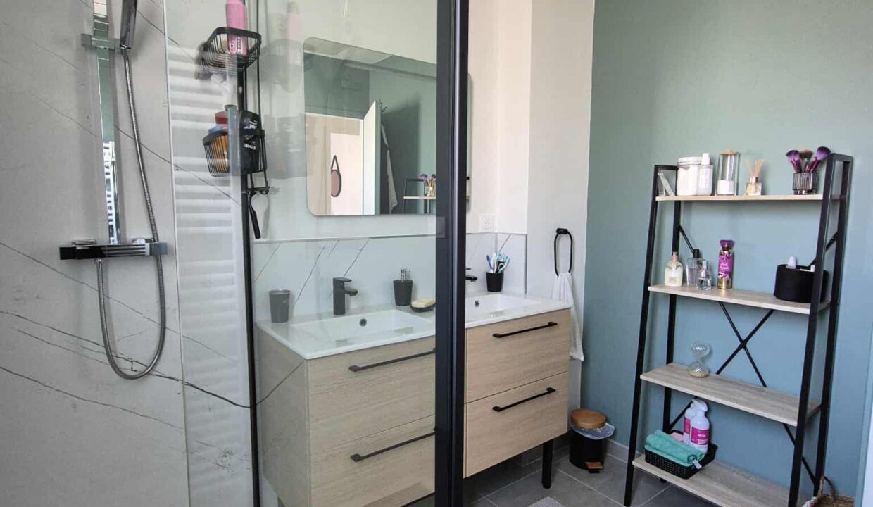 4 pièces 88 m² 355 m² À vendre à Saint-Père-En-Retz (44320) maison neuve de 2023 avec 3 chambres 18