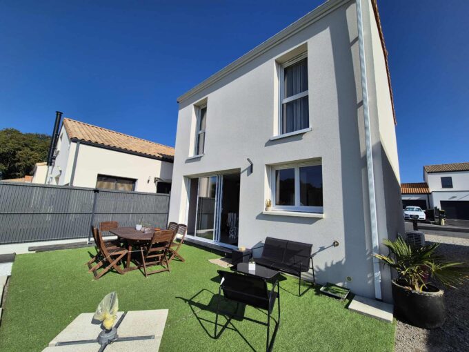 4 pièces 88 m² 355 m² À vendre à Saint-Père-En-Retz (44320) maison neuve de 2023 avec 3 chambres