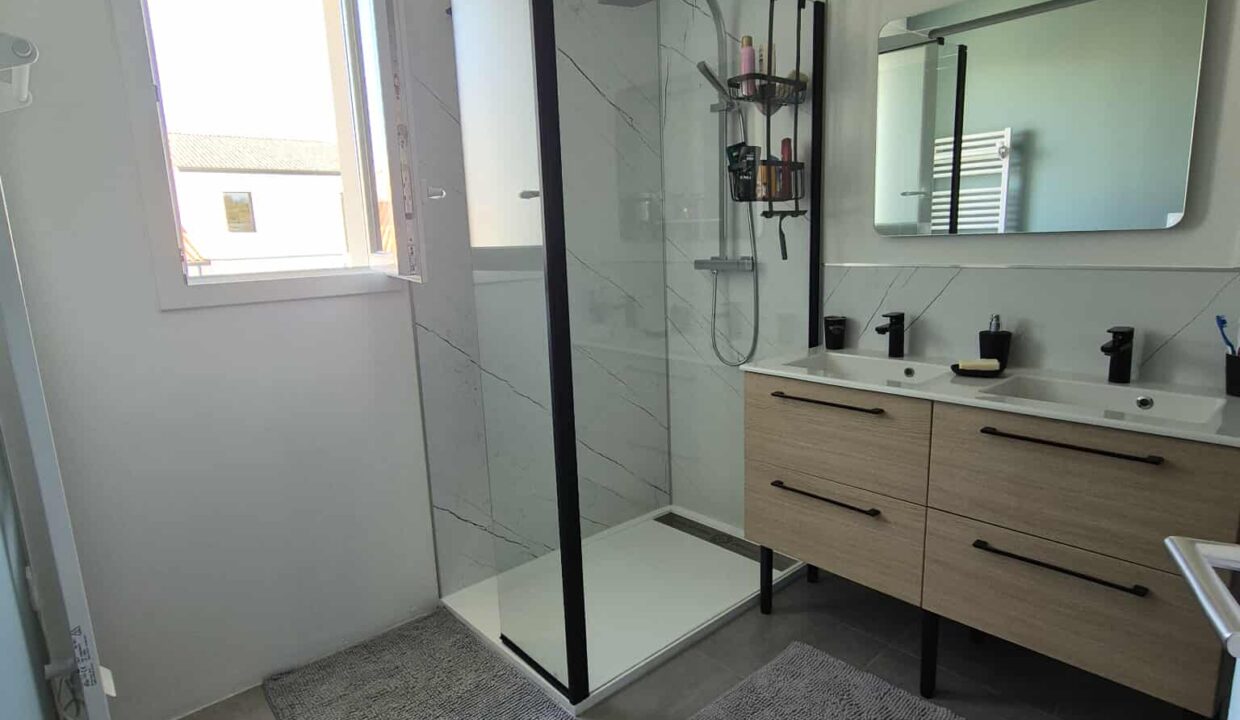 4 pièces 88 m² 355 m² À vendre à Saint-Père-En-Retz (44320) maison neuve de 2023 avec 3 chambres 9