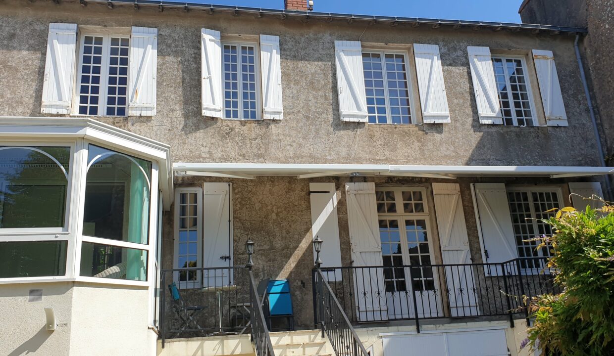 7 pièces 170 m² 846 m² VENTE Magnifique DEMEURE BORD de Loire, 3 chambres + bureau sur 3 étages de 170 m² habitable PAIMBOEUF (44560) 4