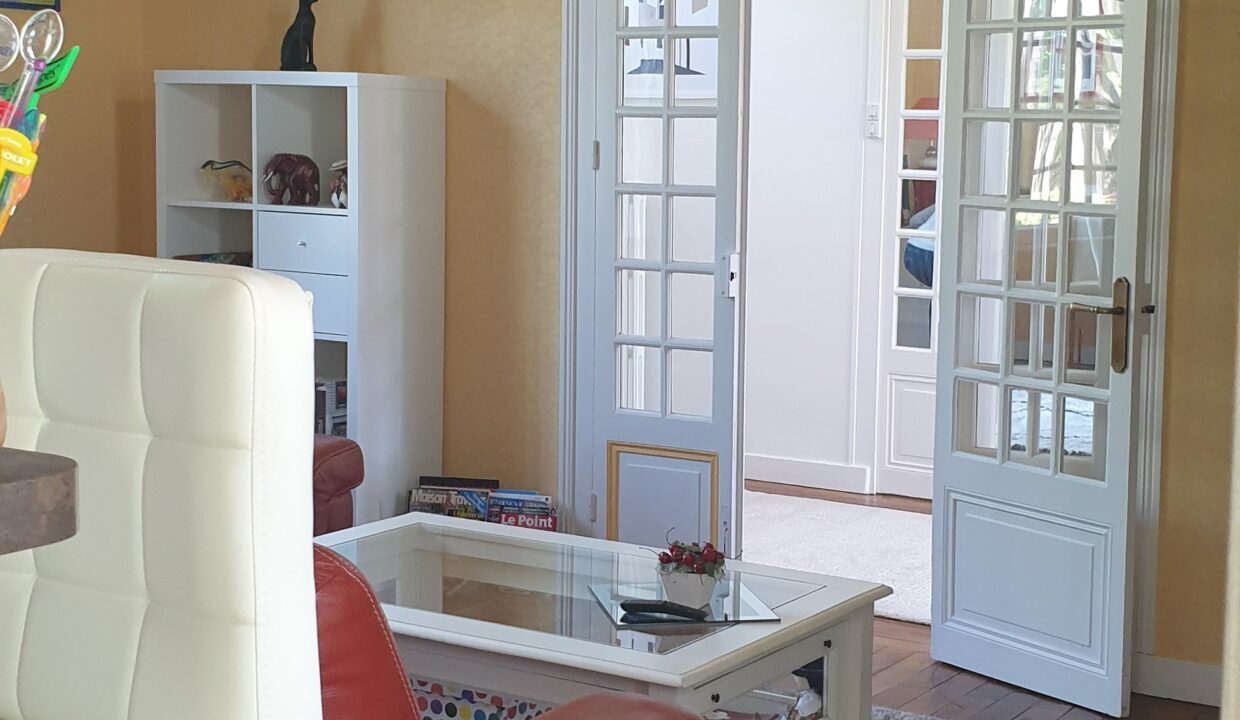 7 pièces 170 m² 846 m² VENTE Magnifique DEMEURE BORD de Loire, 3 chambres + bureau sur 3 étages de 170 m² habitable PAIMBOEUF (44560) 6