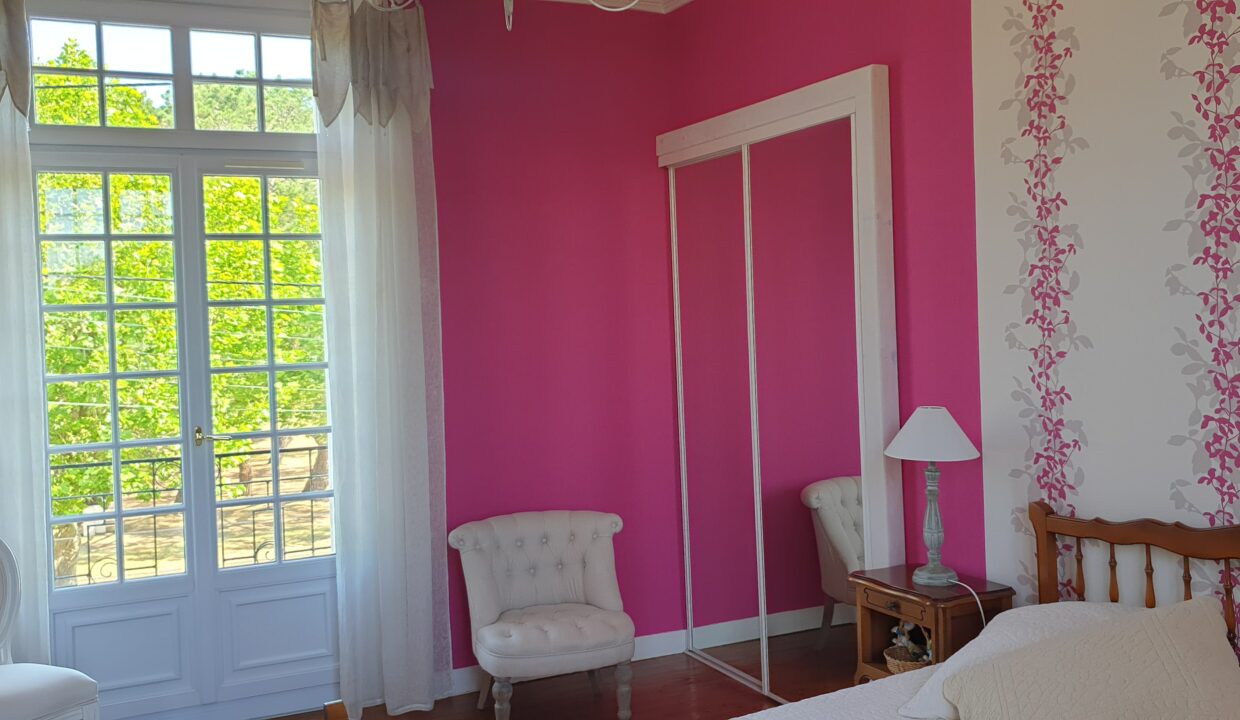 7 pièces 170 m² 846 m² VENTE Magnifique DEMEURE BORD de Loire, 3 chambres + bureau sur 3 étages de 170 m² habitable PAIMBOEUF (44560) 8