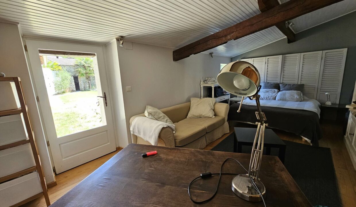 8 pièces 160 m² 1533 m² Maison de Charme proche BORD de Loire à PAIMBŒUF (44560) de 160 m² habitable 4 chambres Jardin Granges Pay 2