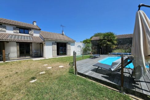 8 pièces 160 m² 1533 m² Maison de Charme proche BORD de Loire à PAIMBŒUF (44560) de 160 m² habitable 4 chambres Jardin Granges Pay 21