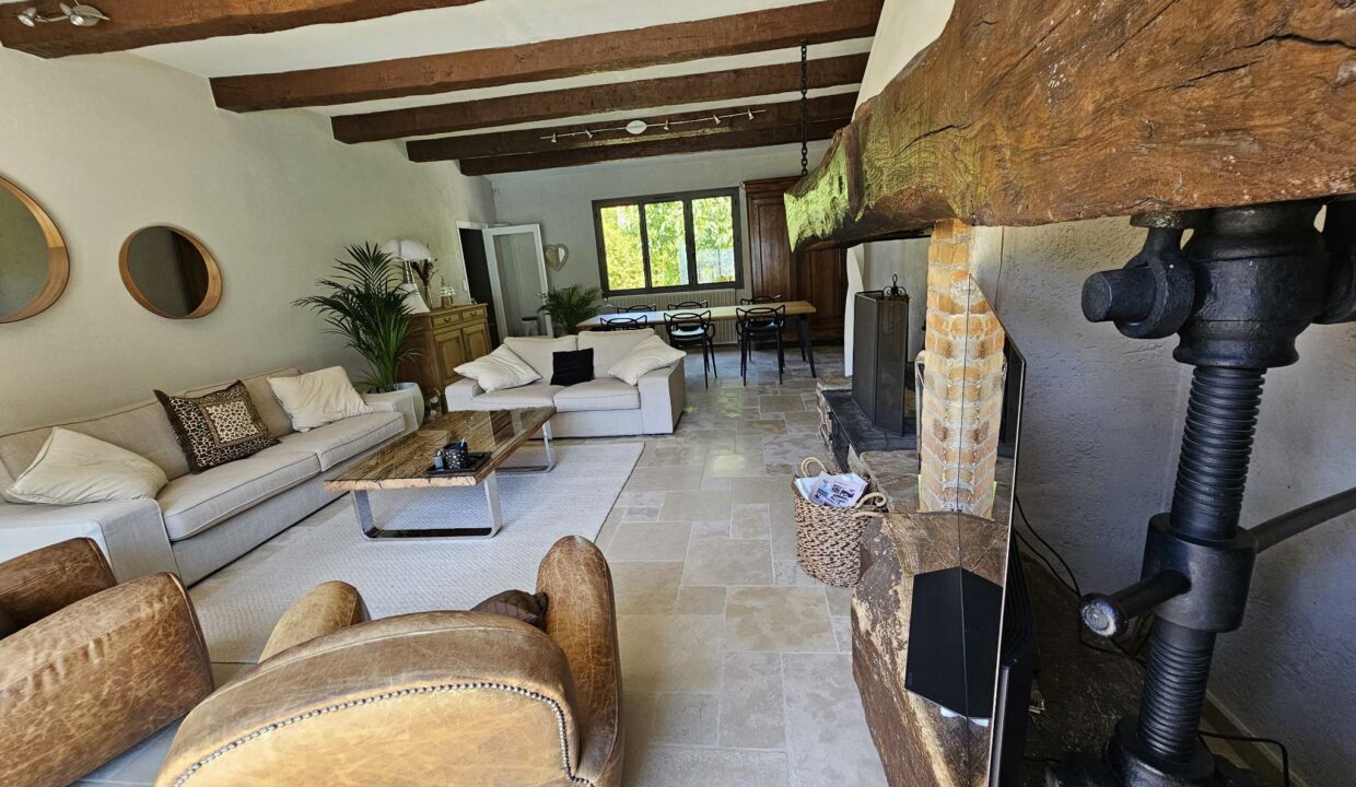 8 pièces 160 m² 1533 m² Maison de Charme proche BORD de Loire à PAIMBŒUF (44560) de 160 m² habitable 4 chambres Jardin Granges Pay 23
