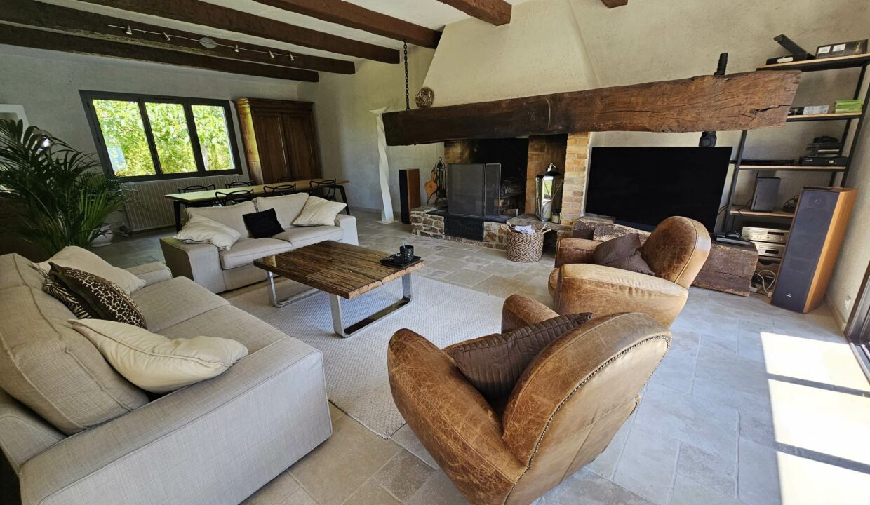 8 pièces 160 m² 1533 m² Maison de Charme proche BORD de Loire à PAIMBŒUF (44560) de 160 m² habitable 4 chambres Jardin Granges Pay 26