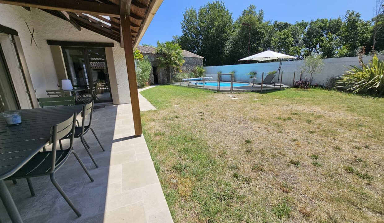 8 pièces 160 m² 1533 m² Maison de Charme proche BORD de Loire à PAIMBŒUF (44560) de 160 m² habitable 4 chambres Jardin Granges Pay 8