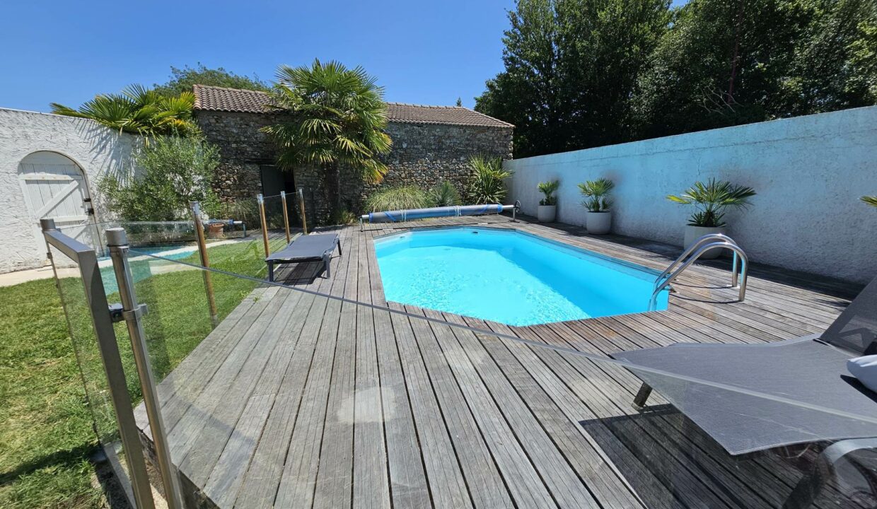 8 pièces 160 m² 1533 m² Maison de Charme proche BORD de Loire à PAIMBŒUF (44560) de 160 m² habitable 4 chambres Jardin Granges Pay 9