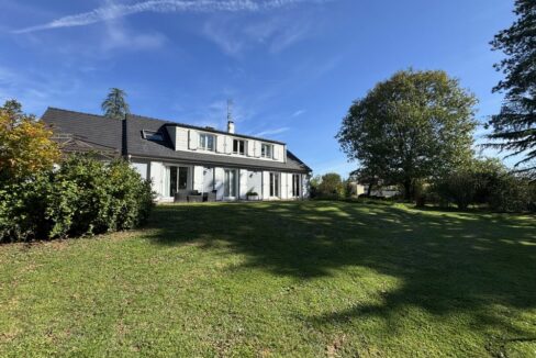 b-immo-11 pièces 260 m² 2300 m² - maison de 260 m2 avec 5 chambres sur terrain de 2300 m2, Sainte-Pazanne (10)