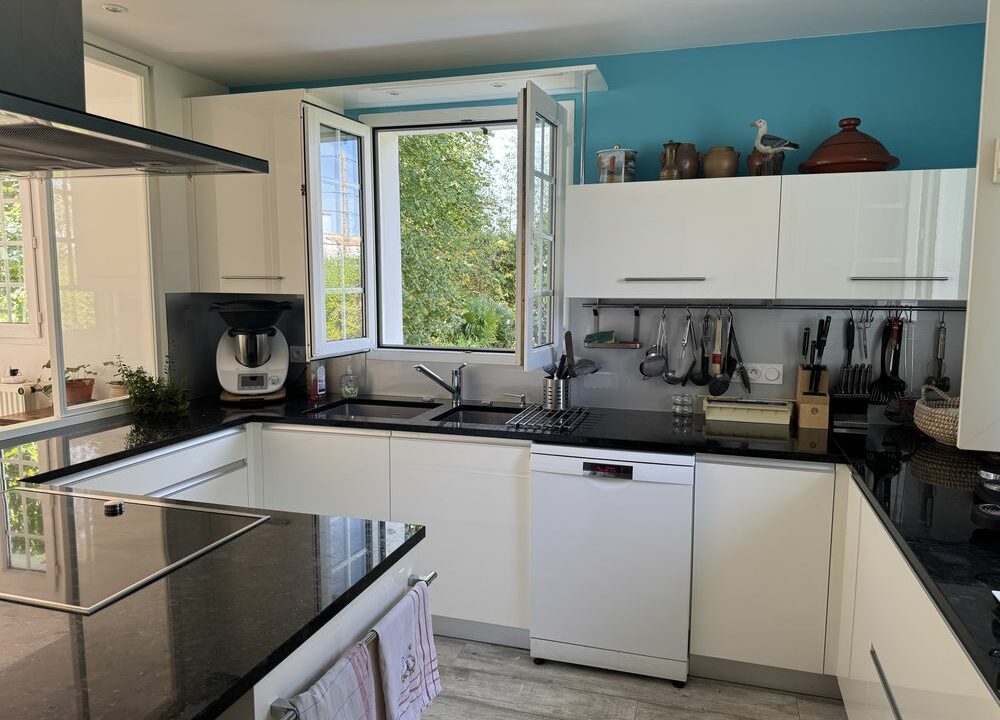 b-immo-11 pièces 260 m² 2300 m² - maison de 260 m2 avec 5 chambres sur terrain de 2300 m2, Sainte-Pazanne (11)