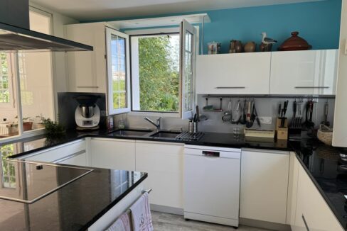 b-immo-11 pièces 260 m² 2300 m² - maison de 260 m2 avec 5 chambres sur terrain de 2300 m2, Sainte-Pazanne (11)