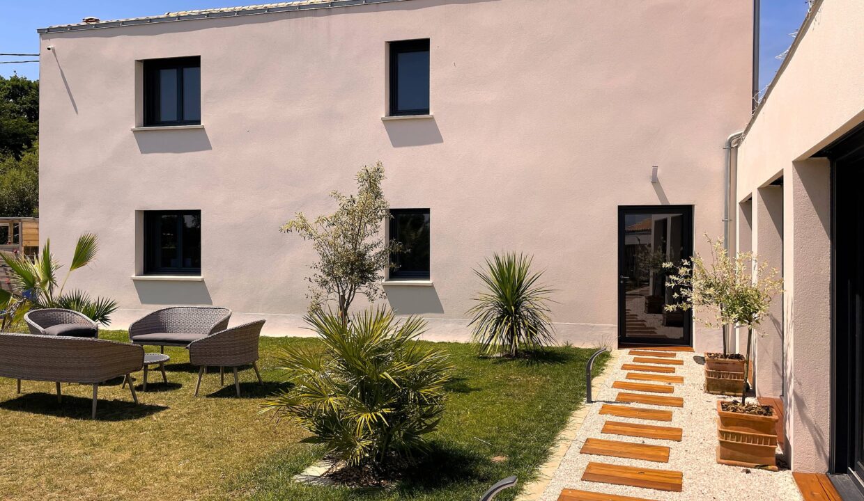 b-immo-8 pièces 215 m² 830 m², Belle Villa 215 m² La Plaine Sur Mer. 4