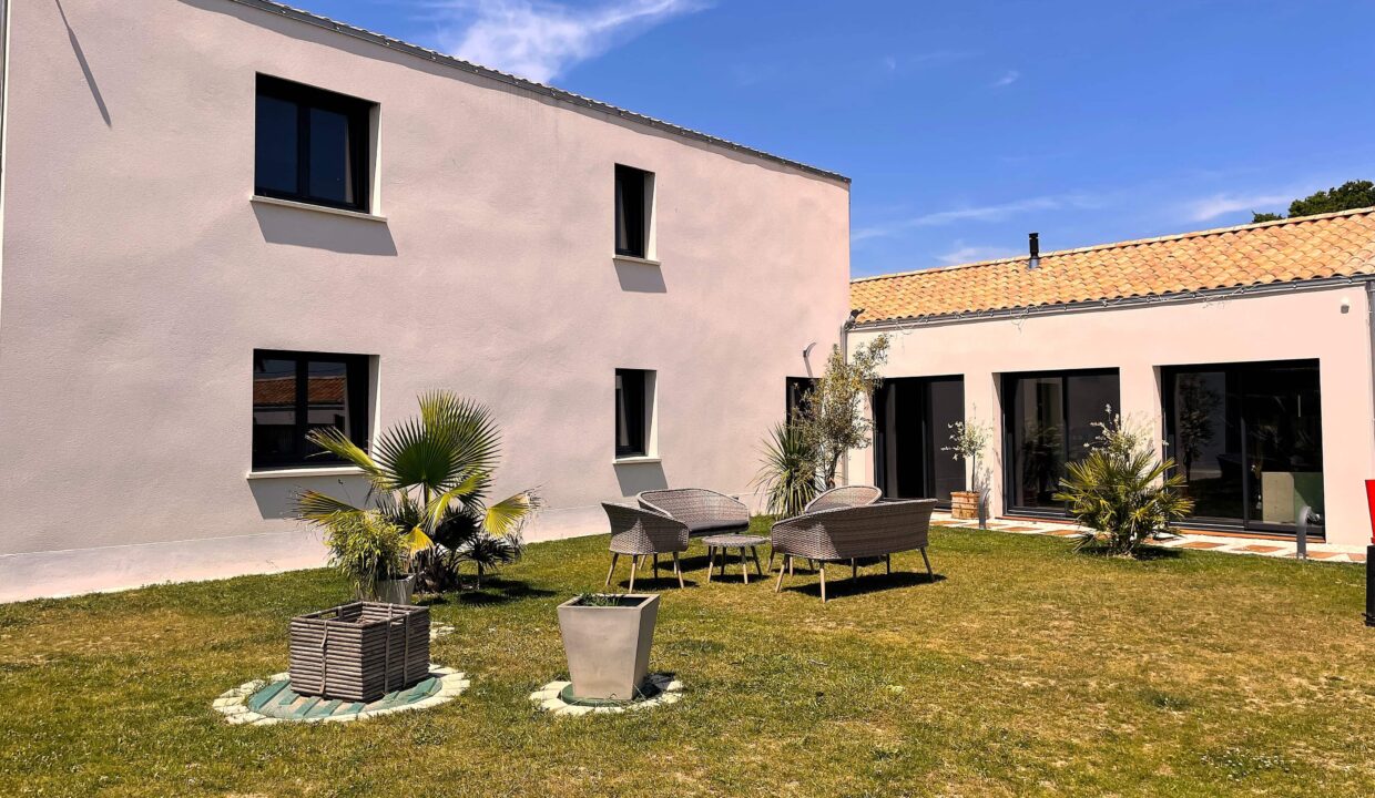 b-immo-8 pièces 215 m² 830 m², Belle Villa 215 m² La Plaine Sur Mer. 6