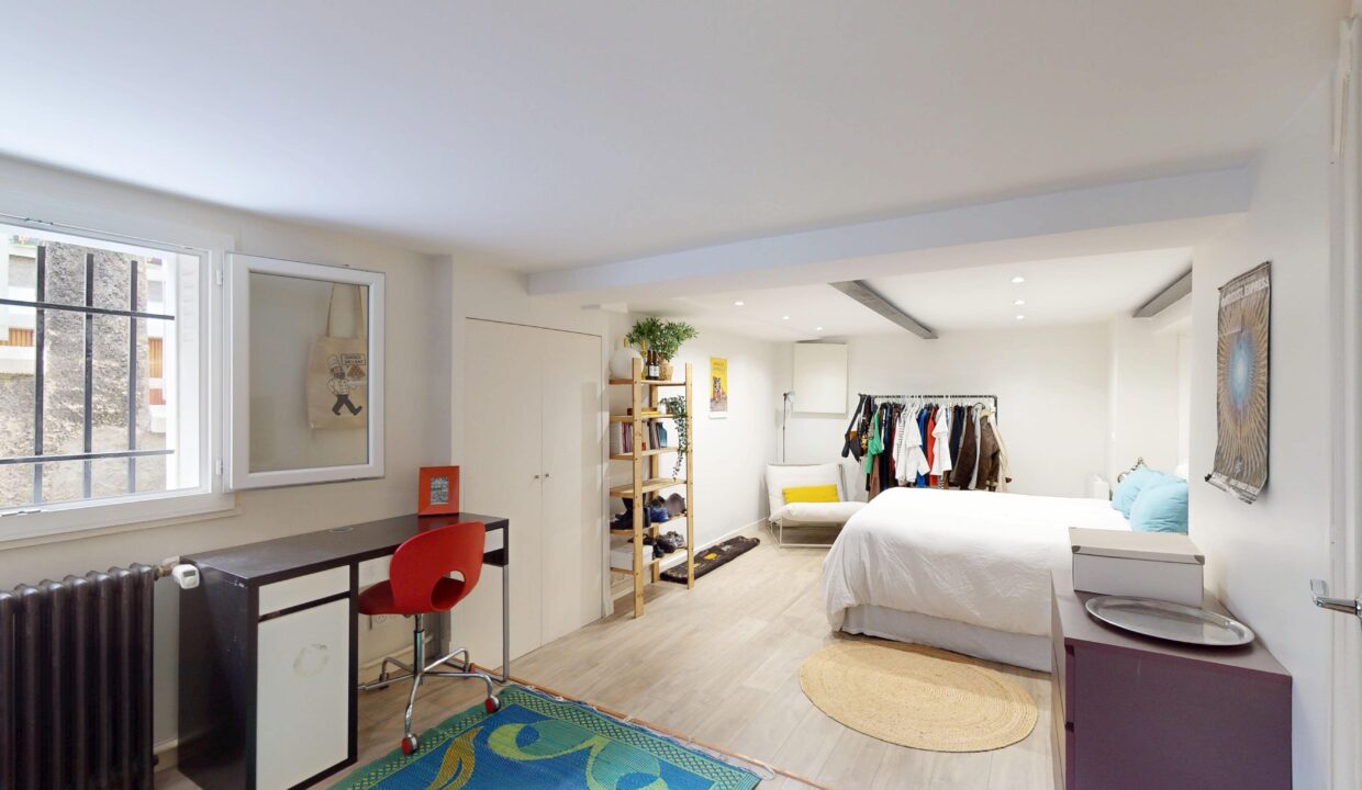 MAISON 6 PIECES 185 M² - PARIS 18