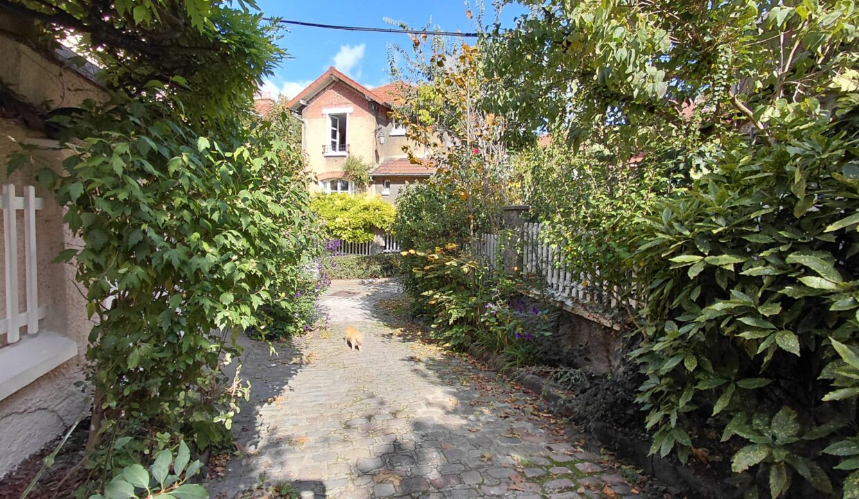 MAISON 6 PIECES 185 M² - PARIS 3