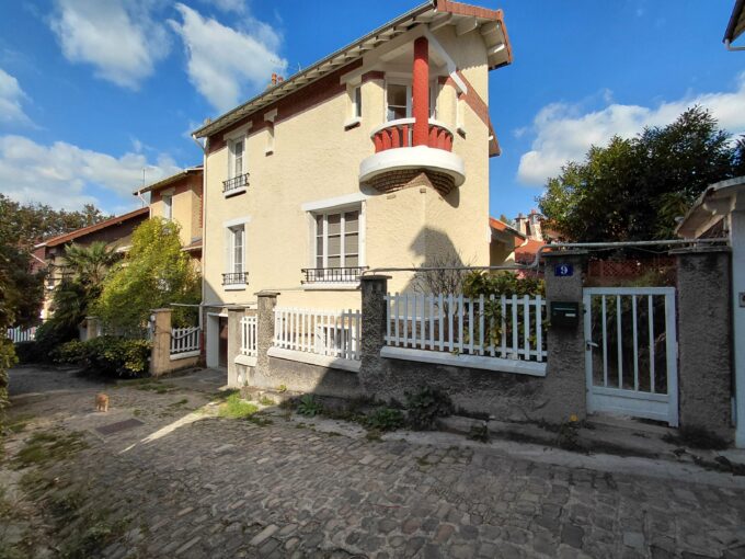 MAISON 6 PIECES 185 M² - PARIS