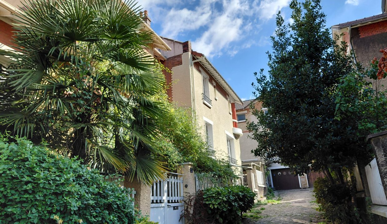 MAISON 6 PIECES 185 M² - PARIS 6