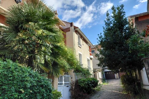 MAISON 6 PIECES 185 M² - PARIS 6