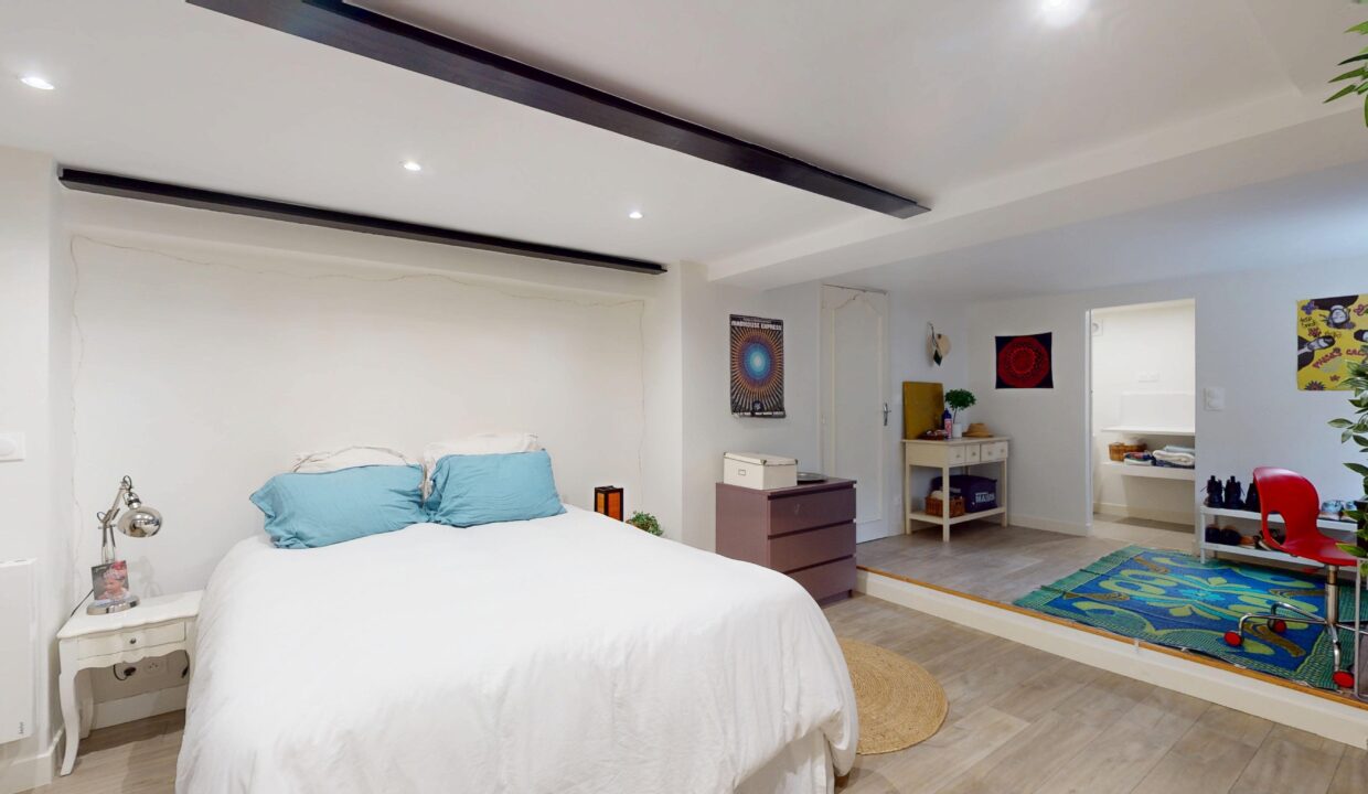 MAISON 6 PIECES 185 M² - PARIS 9