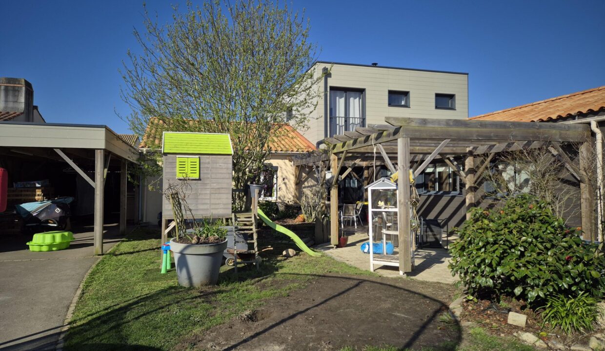 2311-Maison - 208 m² - 8 pièces (22)_resultat