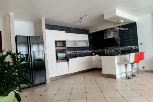 MAISON VILLE de 164 m² , 4 Chambres, possibilité 5, Sans garage, Jardin et Hangar de 50m² sur PAIMBOEUF (44560)