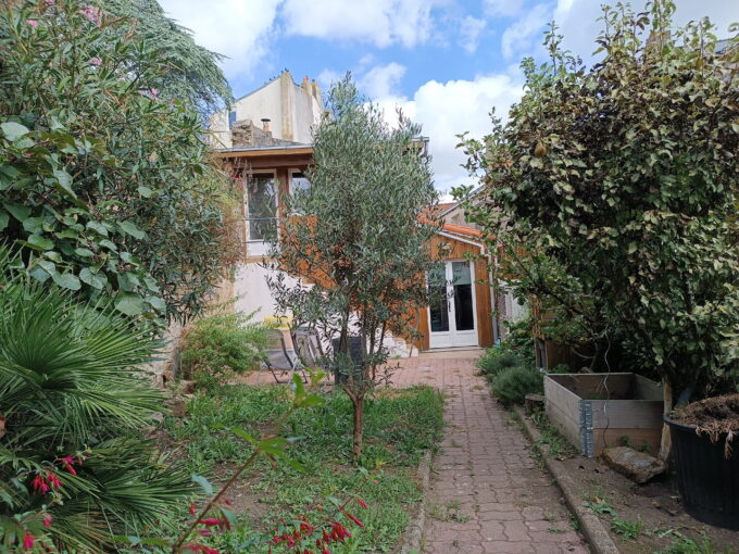 MAISON VILLE de 164 m² , 4 Chambres, possibilité 5, Sans garage, Jardin et Hangar de 50m² sur PAIMBOEUF (44560)