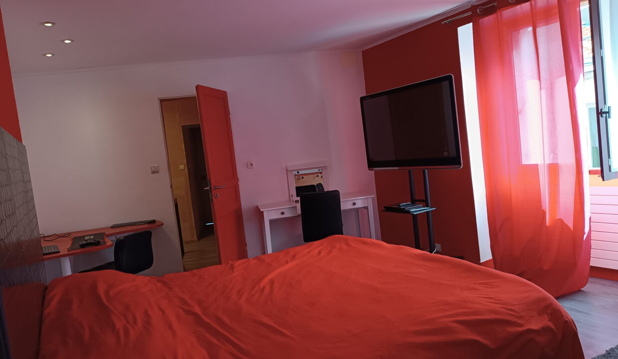 MAISON VILLE de 164 m² , 4 Chambres, possibilité 5, Sans garage, Jardin et Hangar de 50m² sur PAIMBOEUF (44567)