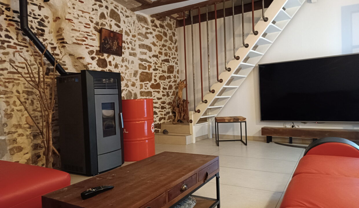 MAISON VILLE de 164 m² , 4 Chambres, possibilité 5, Sans garage, Jardin et Hangar de 50m² sur PAIMBOEUF (44571)