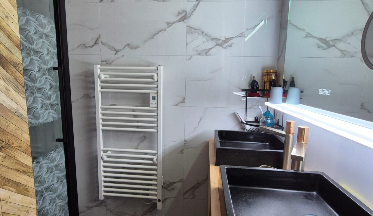 MAISON Ville 7 Pieces Toute Rénovée Foyer cocon pour Famille (11)