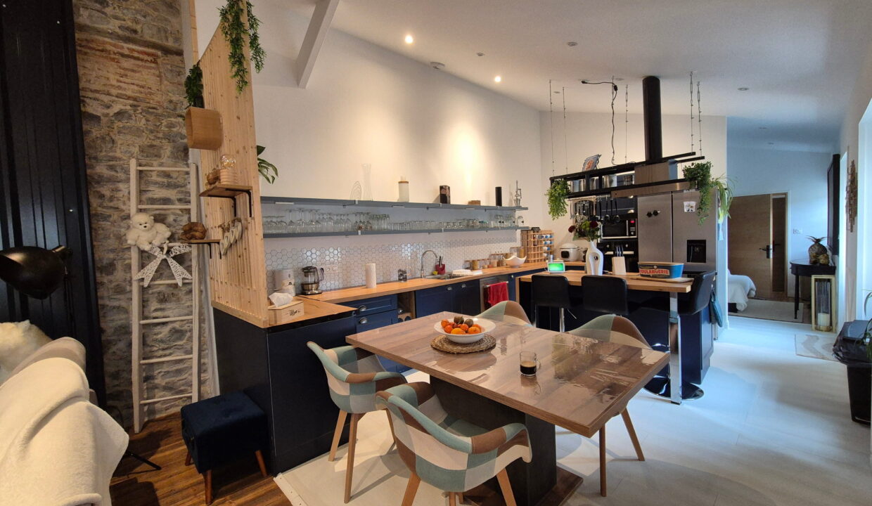 MAISON Ville 7 Pieces Toute Rénovée Foyer cocon pour Famille (5)