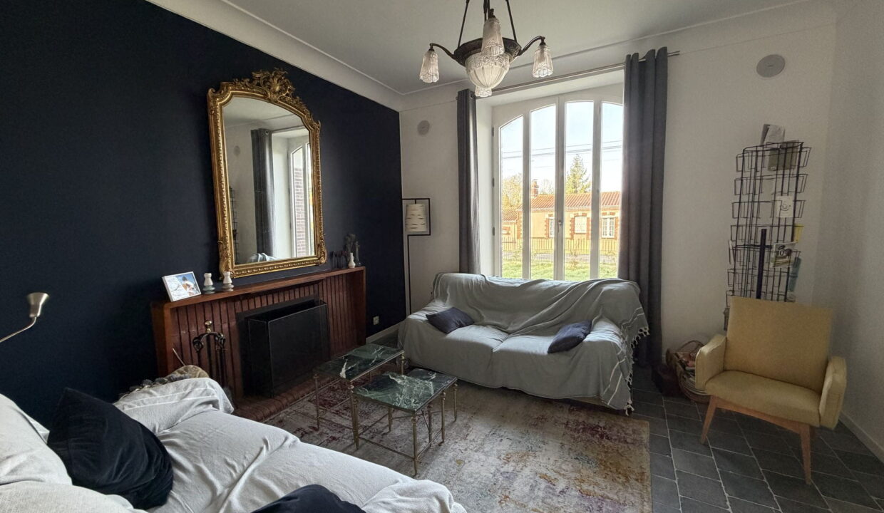 Maison, 10 pièce(s)- CHAUMES-EN-RETZ -17