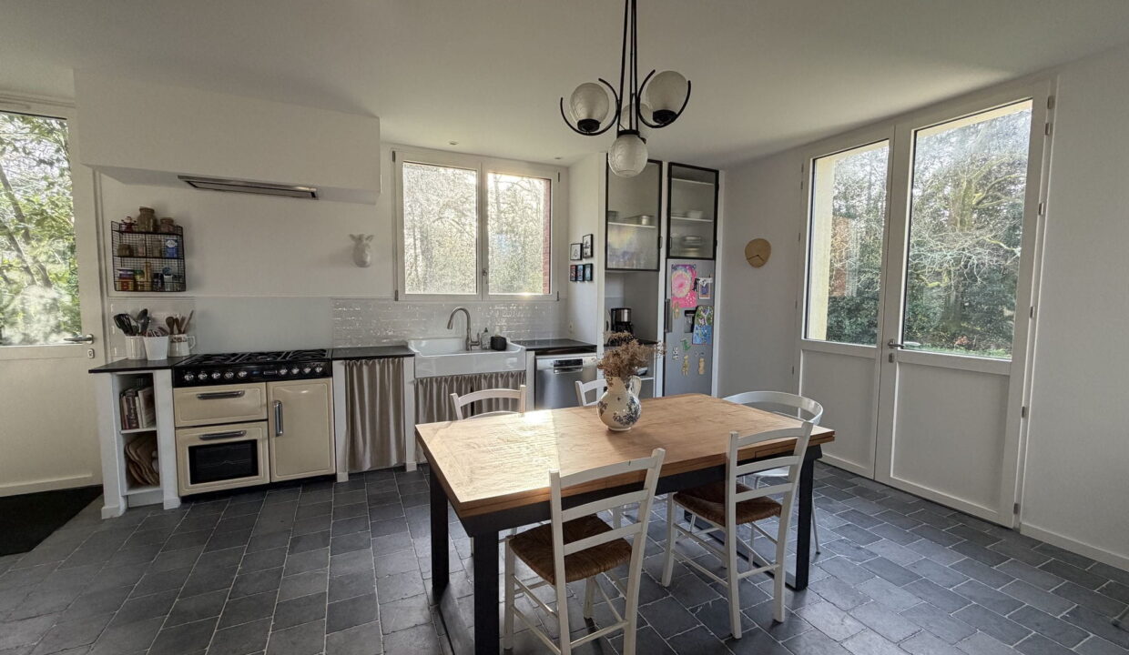 Maison, 10 pièce(s)- CHAUMES-EN-RETZ -21