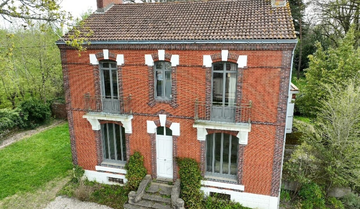 Maison, 10 pièce(s)- CHAUMES-EN-RETZ -22