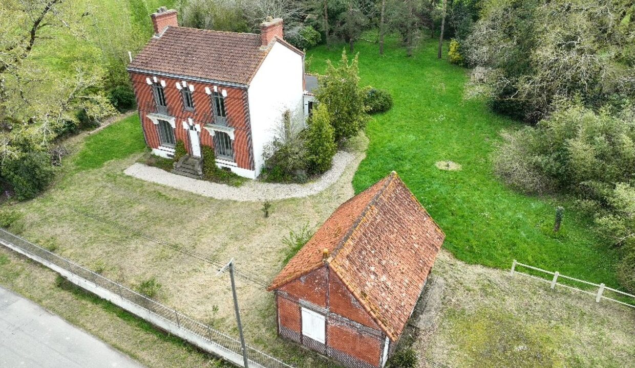 Maison, 10 pièce(s)- CHAUMES-EN-RETZ -25