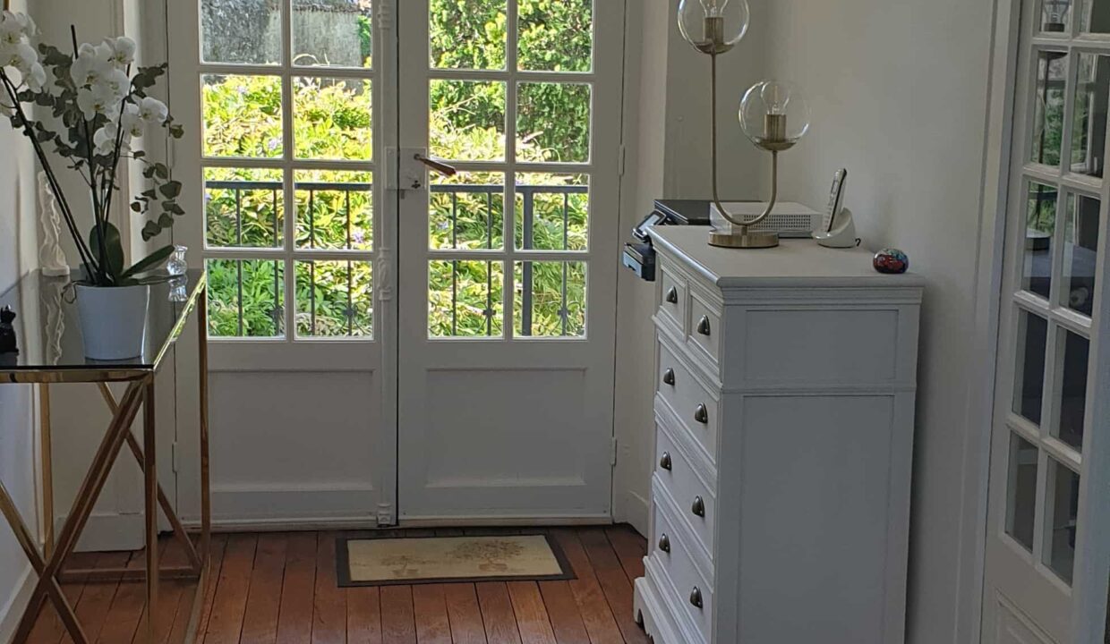 VENTE Magnifique DEMEURE BORD de Loire, 3 chambres + bureau sur 3 etages de 170 m² habitable PAIMBOEUF (44561)