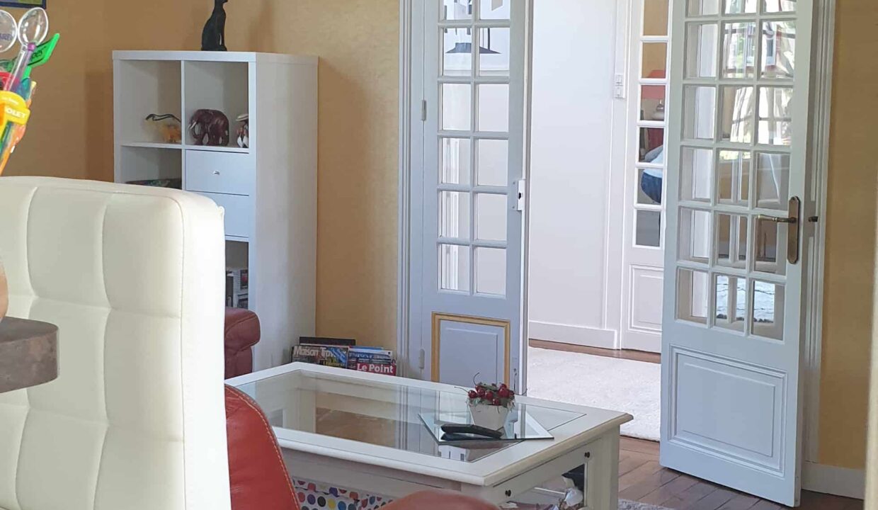 VENTE Magnifique DEMEURE BORD de Loire, 3 chambres + bureau sur 3 etages de 170 m² habitable PAIMBOEUF (44563)