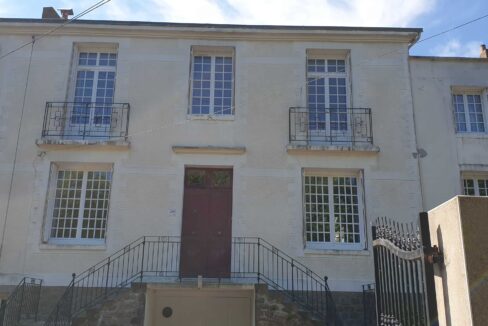 VENTE Magnifique DEMEURE BORD de Loire, 3 chambres + bureau sur 3 etages de 170 m² habitable PAIMBOEUF (44565)