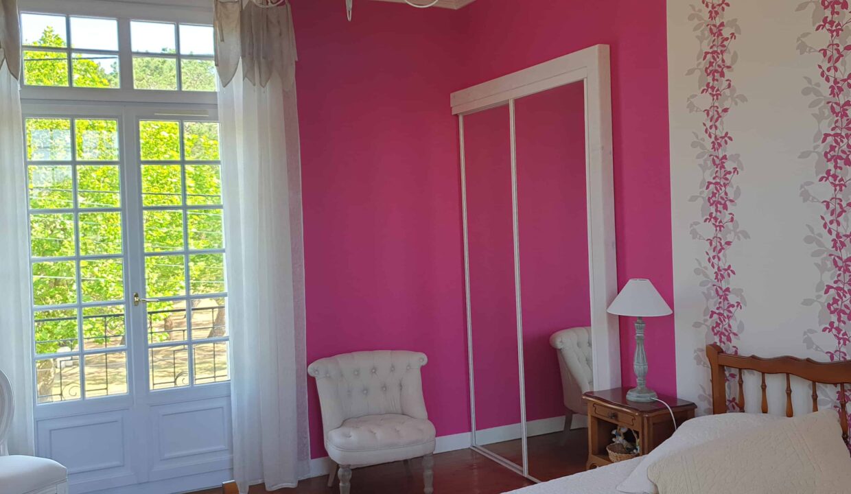 VENTE Magnifique DEMEURE BORD de Loire, 3 chambres + bureau sur 3 etages de 170 m² habitable PAIMBOEUF (44569)