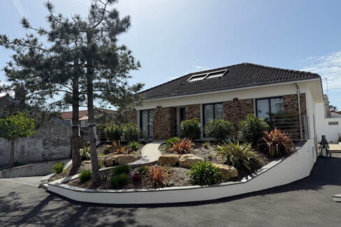 b-IMMO PORNIC MAISON 195 M² 8 PIÈCES 5 CHAMBRES CENTRE PORNIC