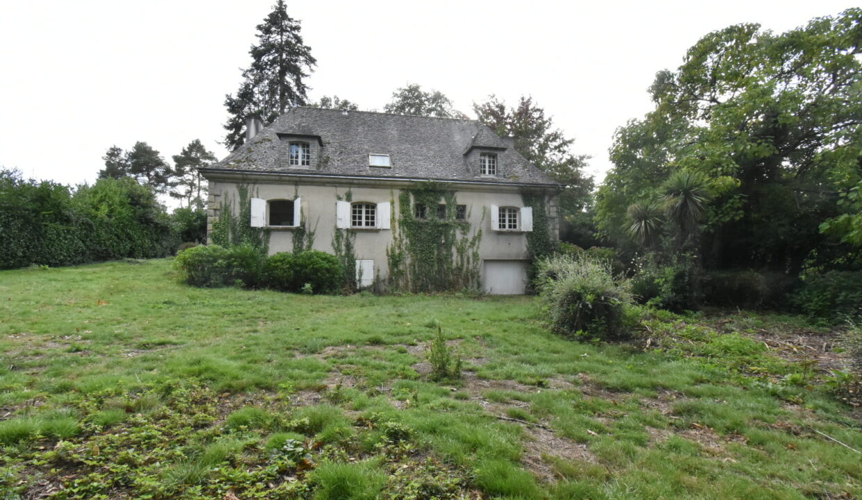 Orvault Petit-Chantilly - Maison de 230 m2 à rénover sur terrain de 3500 m2 (11)