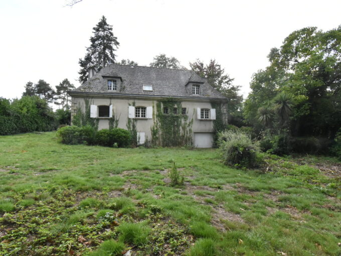 Orvault Petit-Chantilly - Maison de 230 m2 à rénover sur terrain de 3500 m2