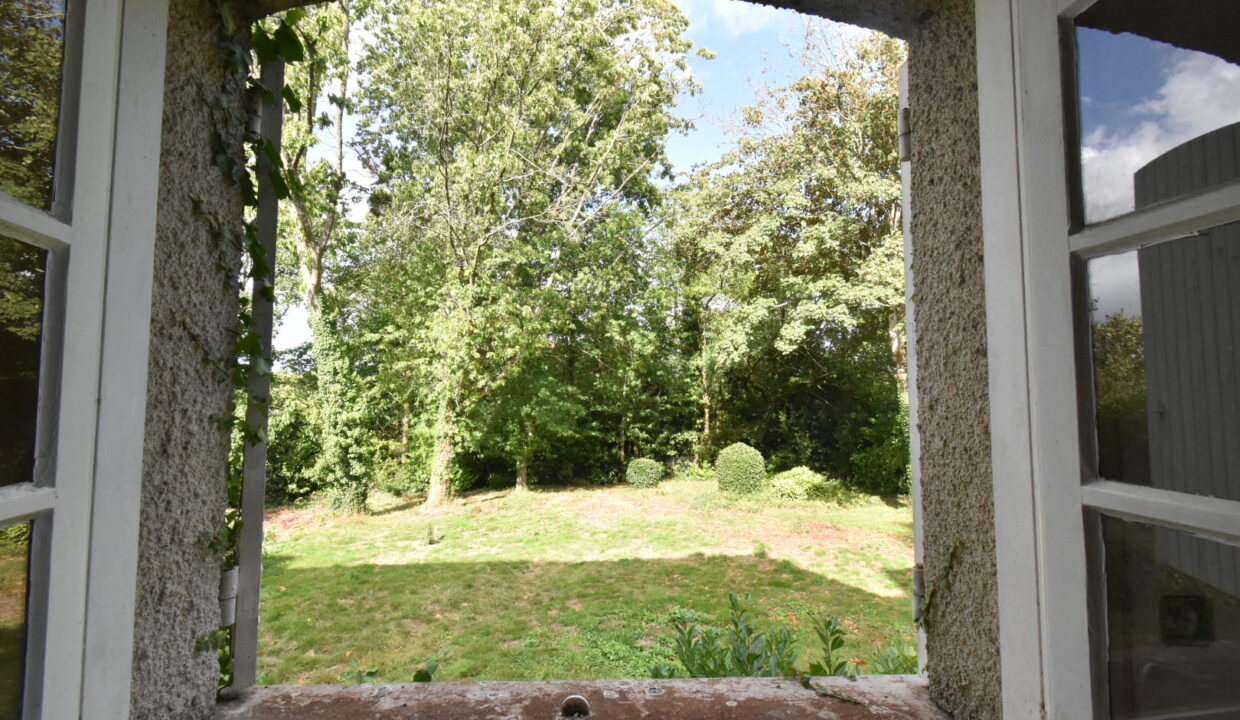Orvault Petit-Chantilly - Maison de 230 m2 à rénover sur terrain de 3500 m2 (2)