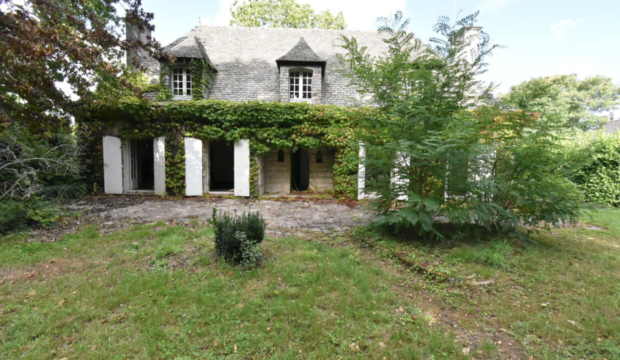 Orvault Petit-Chantilly - Maison de 230 m2 à rénover sur terrain de 3500 m2 (5)