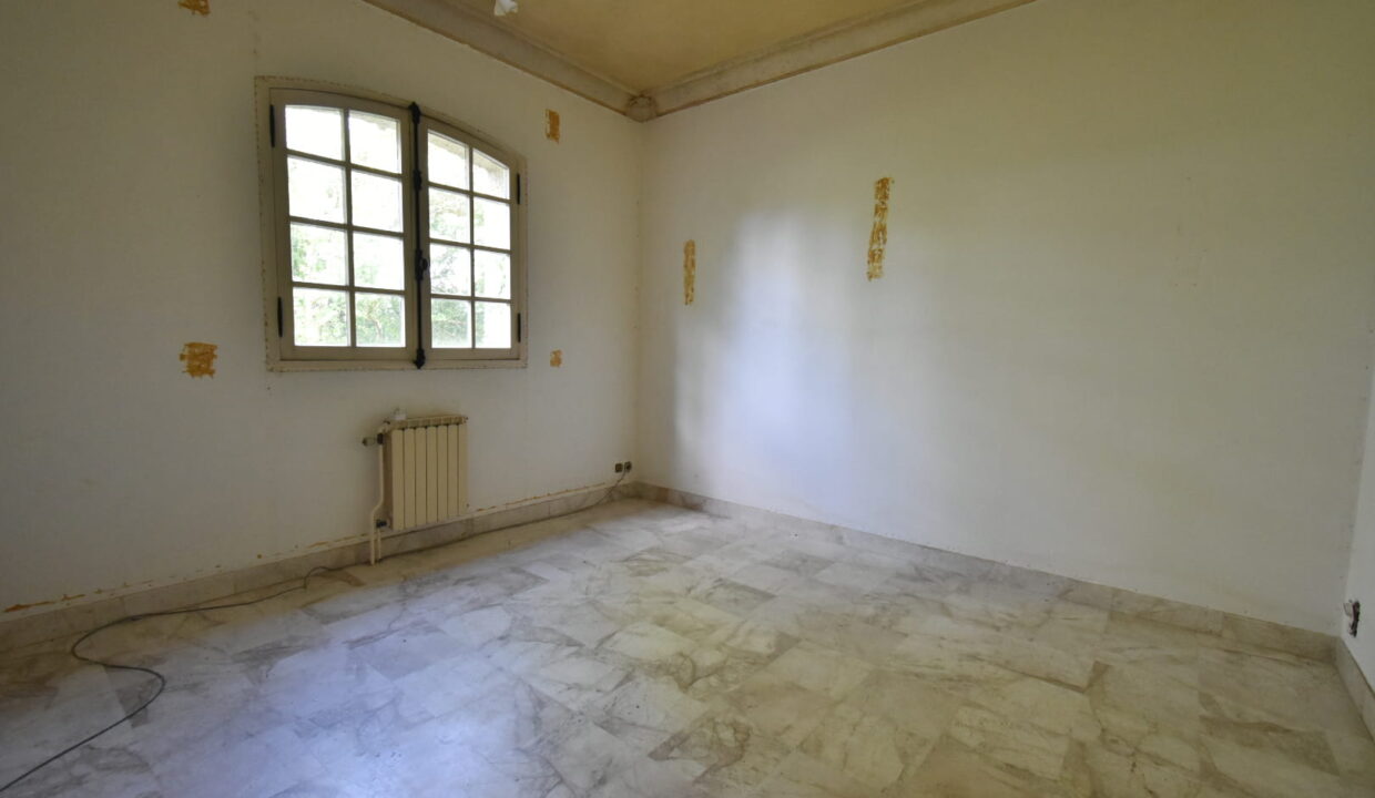 Orvault Petit-Chantilly - Maison de 230 m2 à rénover sur terrain de 3500 m2 (7)