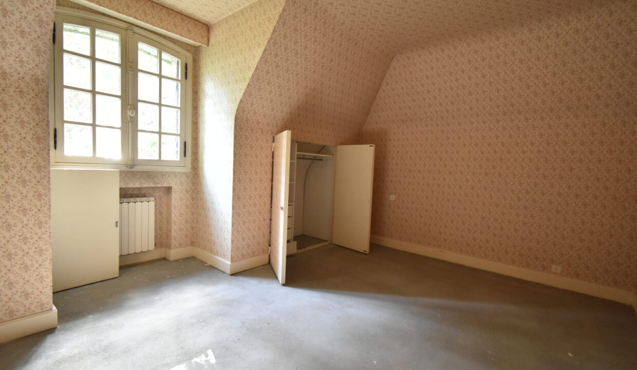 Orvault Petit-Chantilly - Maison de 230 m2 à rénover sur terrain de 3500 m2 (9)